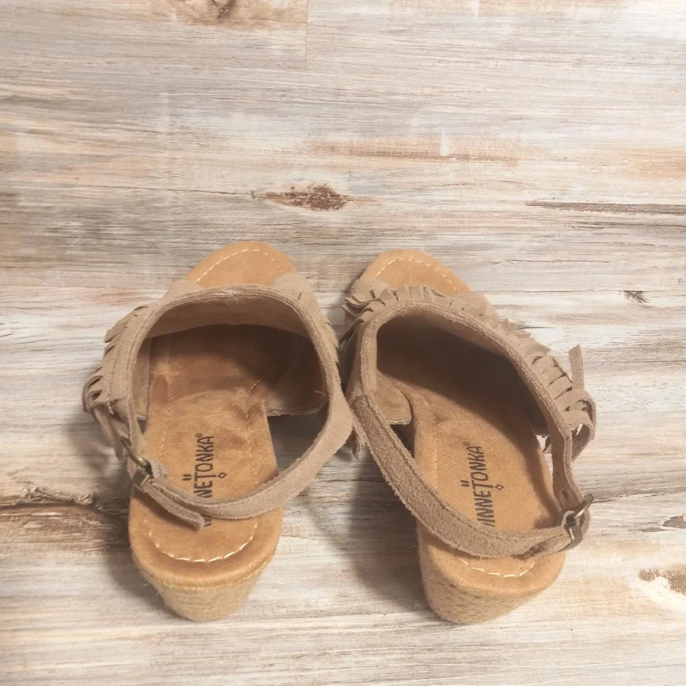 Minnetonka Womens Taupe Leather Fringe Wedge Sandals Espadrilles‎ 71311 Size 8
